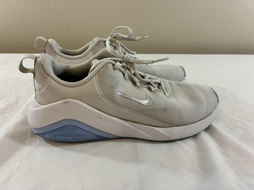Nike Air Zoom Bella 7 Womens Size 8.5 Gray White Running Workout Shoes Sneakers